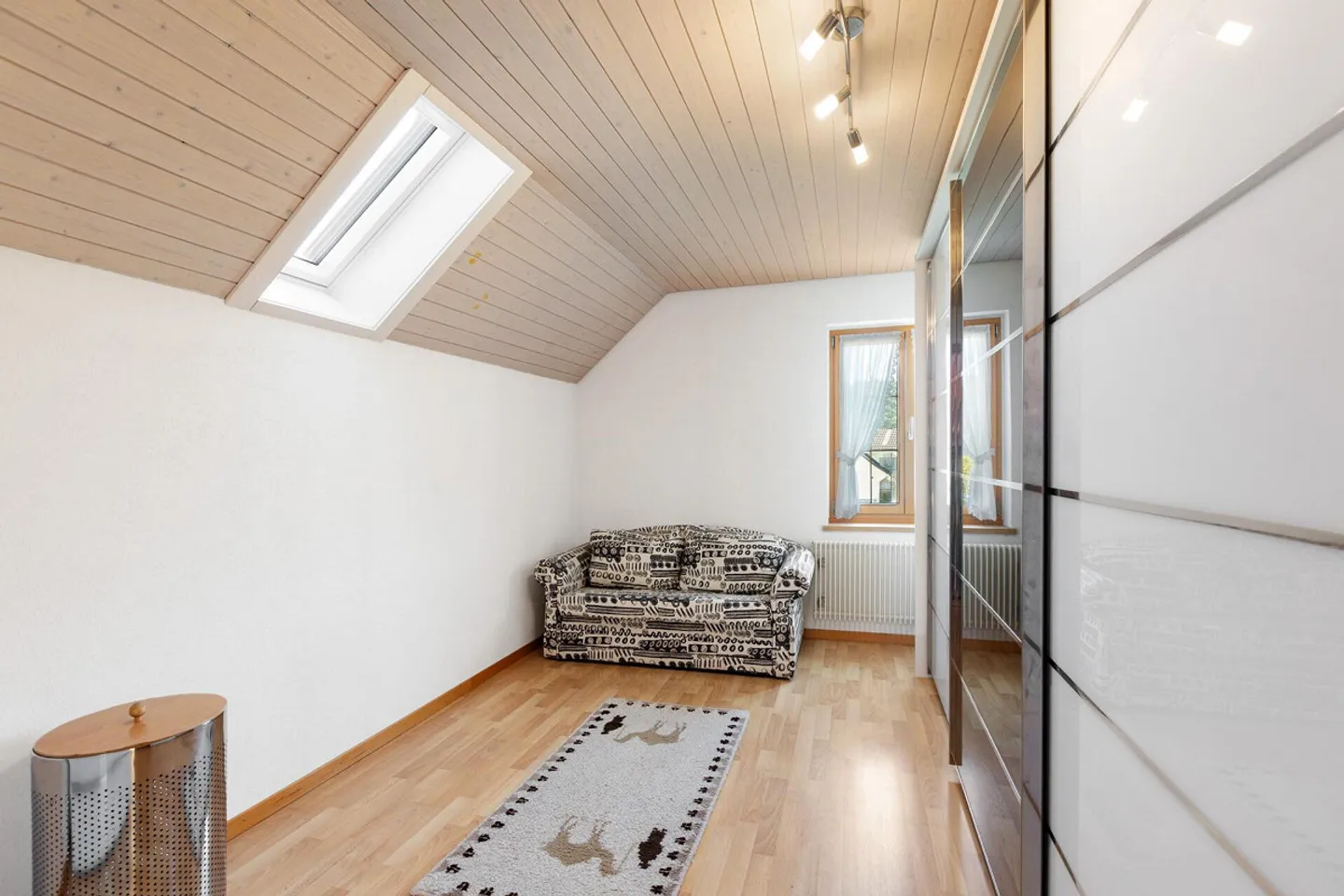 A House with History: Spacious 6.5-Room Single-Family Home with Beautiful Conservatory - Photo 14 of 21