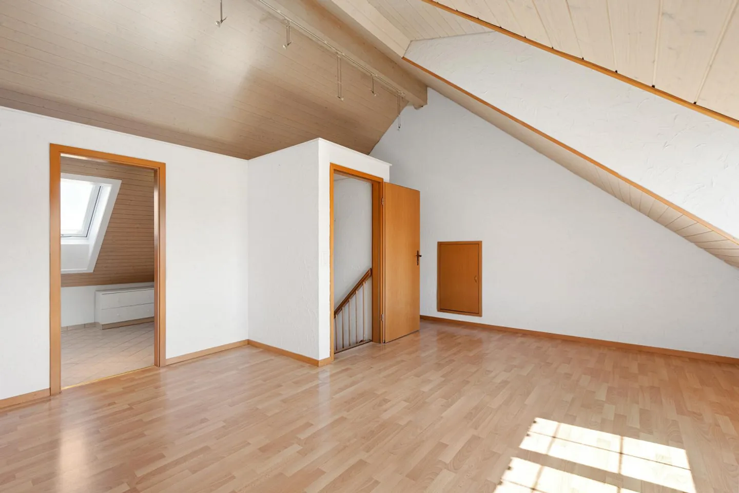 A House with History: Spacious 6.5-Room Single-Family Home with Beautiful Conservatory - Photo 16 of 21