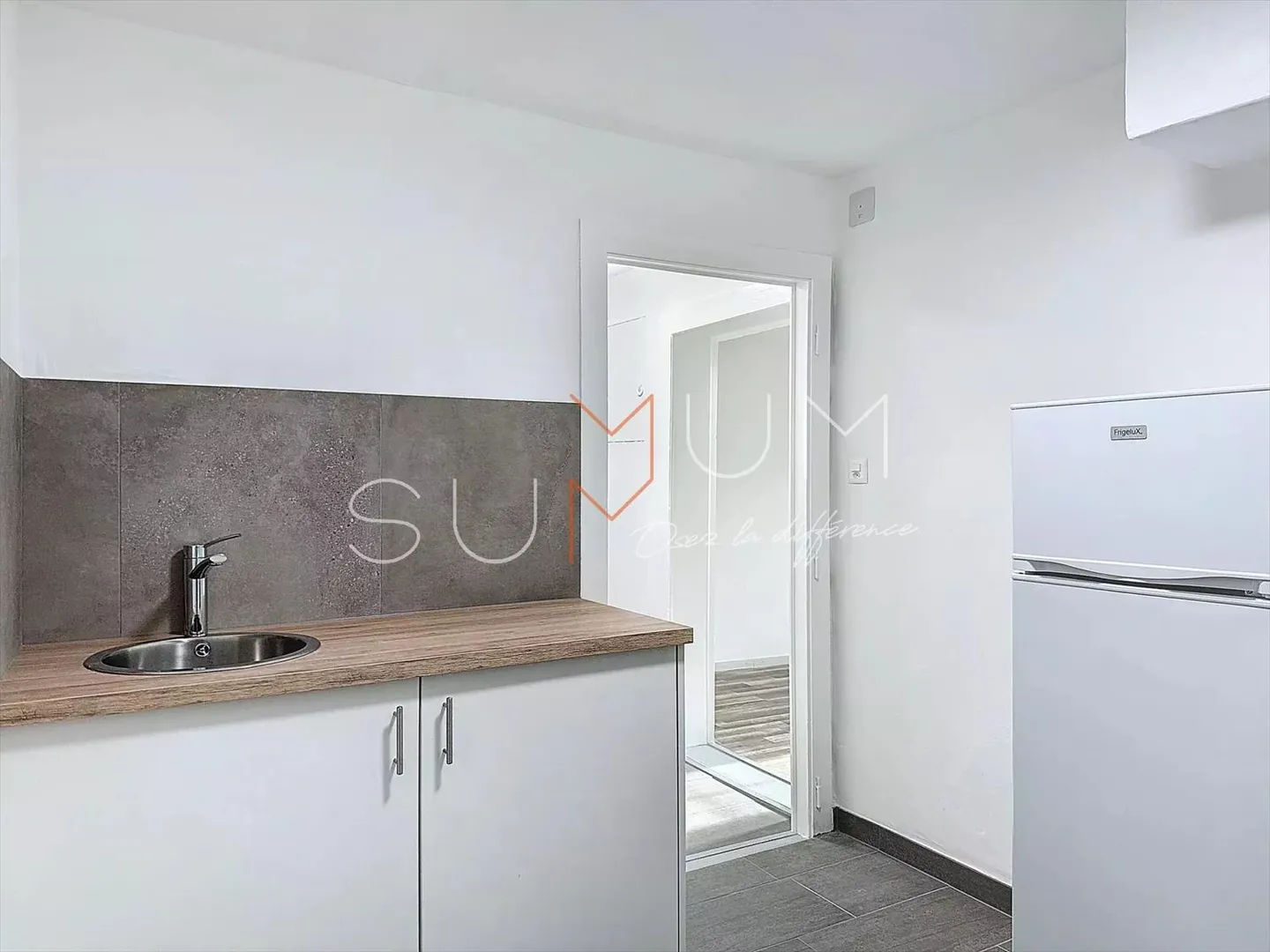 Renovated studio loft for rent - Photo 4 of 7