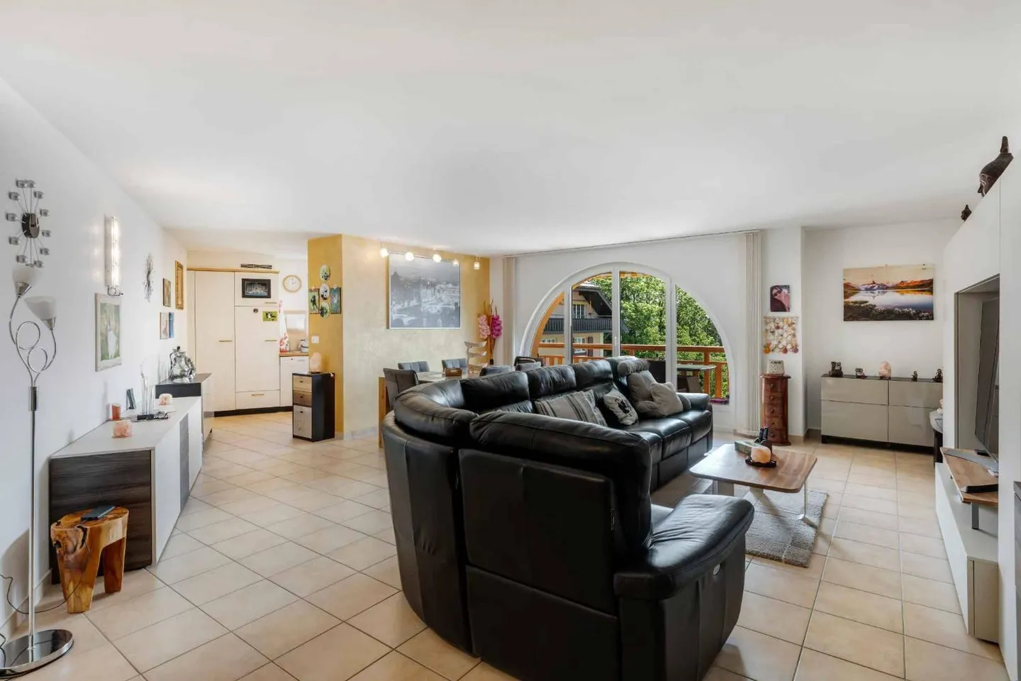 Geräumige Wohnung in ruhiger Lage - Foto 3 von 13