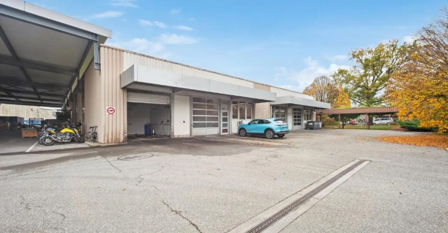 Exceptional opportunity in Satigny 1,940 m² of industrial and storage space - Photo 1 of 5