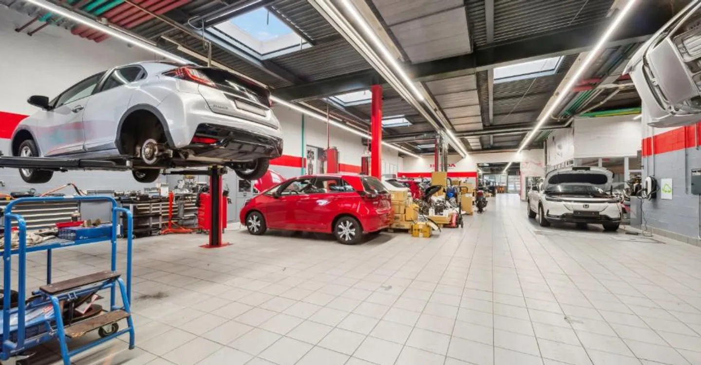 Exceptional opportunity in Satigny 1,940 m² of industrial and storage space - Photo 3 of 5