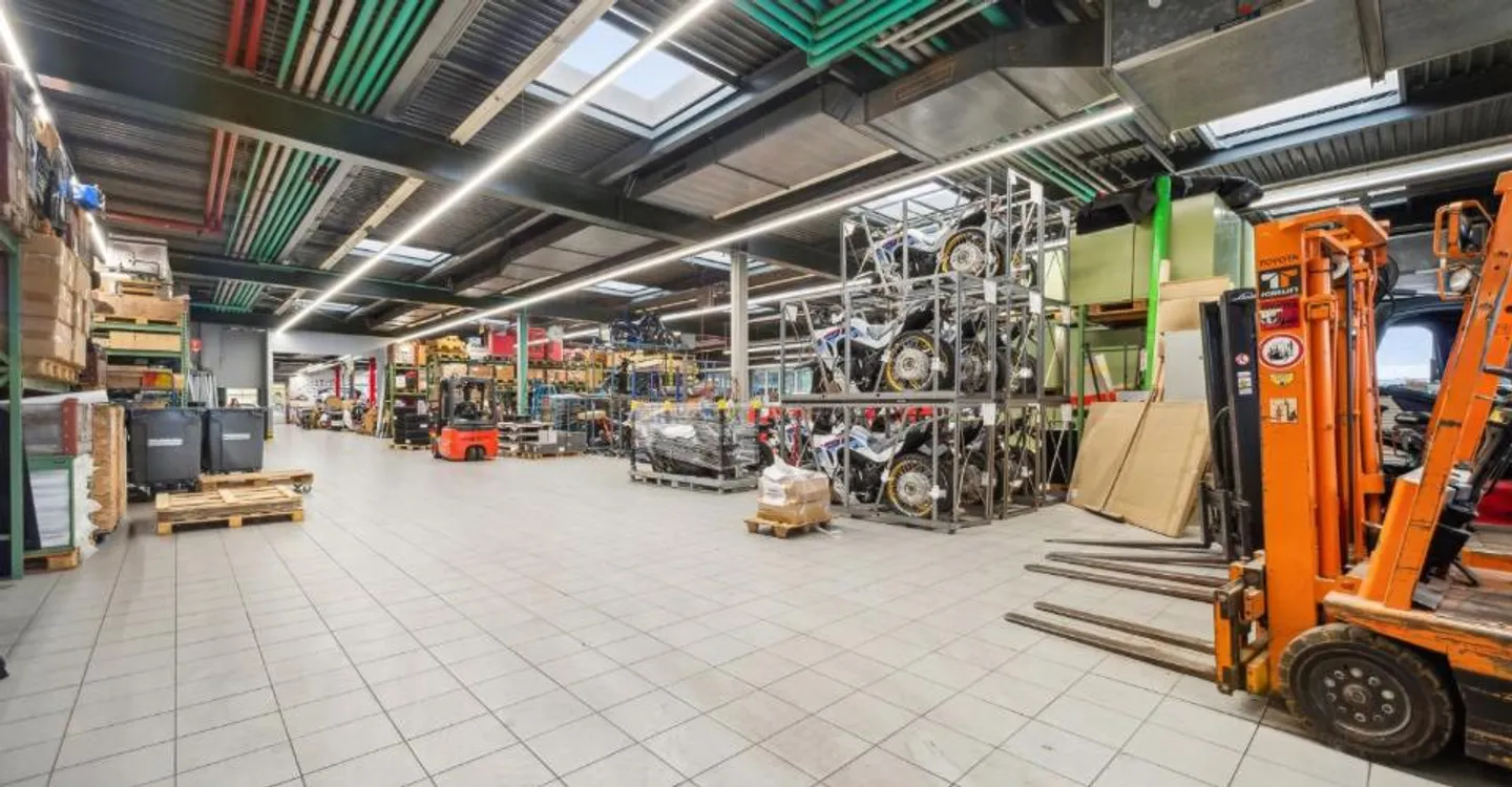 Exceptional opportunity in Satigny 1,940 m² of industrial and storage space - Photo 4 of 5