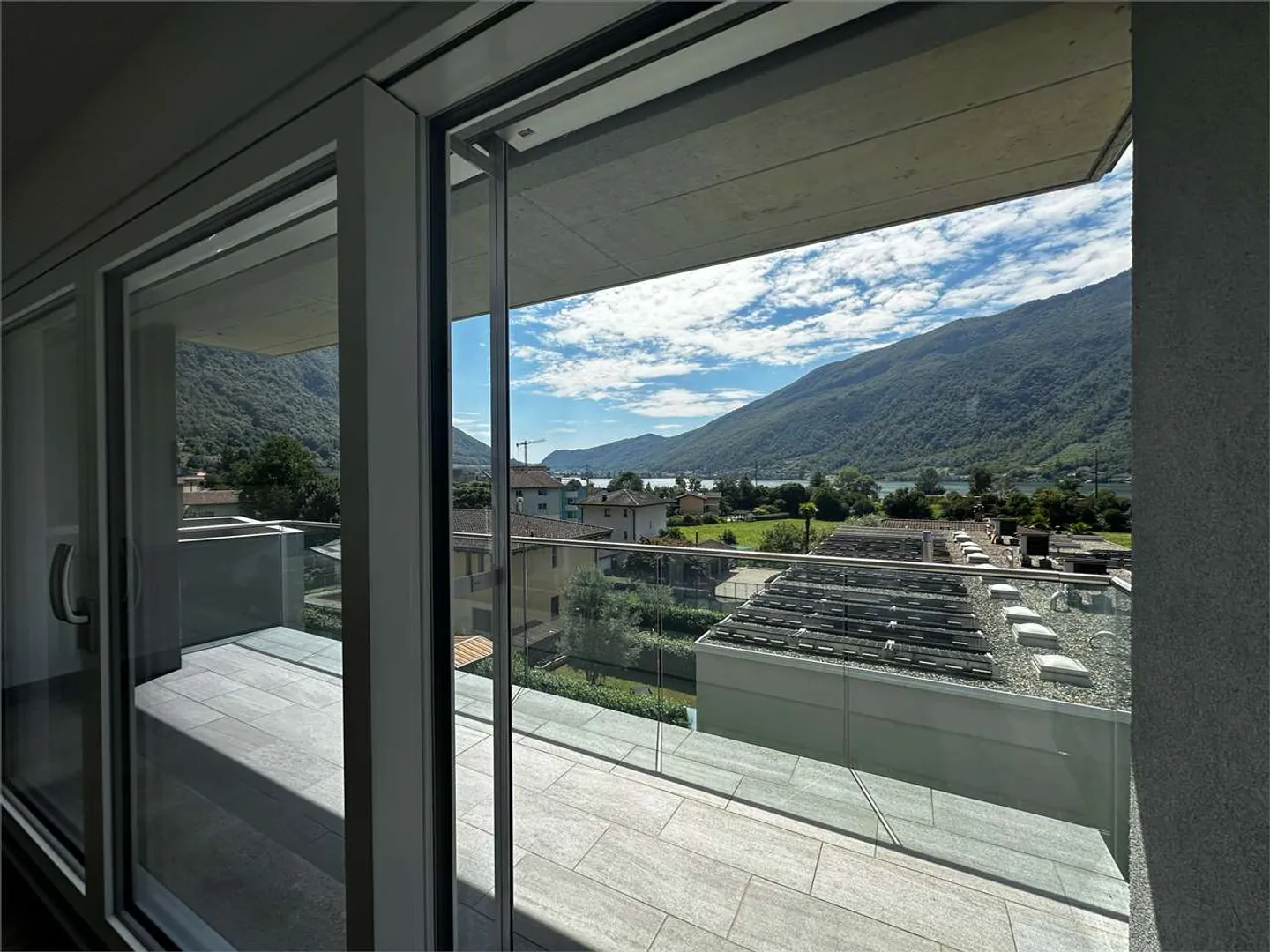 Modern Apartment with Lake View - Photo 2 of 23