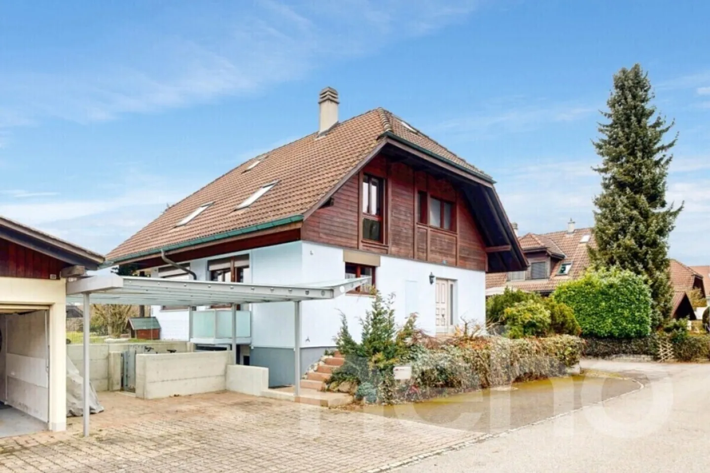 Casa unifamiliare in un tranquillo quartiere familiare con ampi spazi - Foto 1 di 12