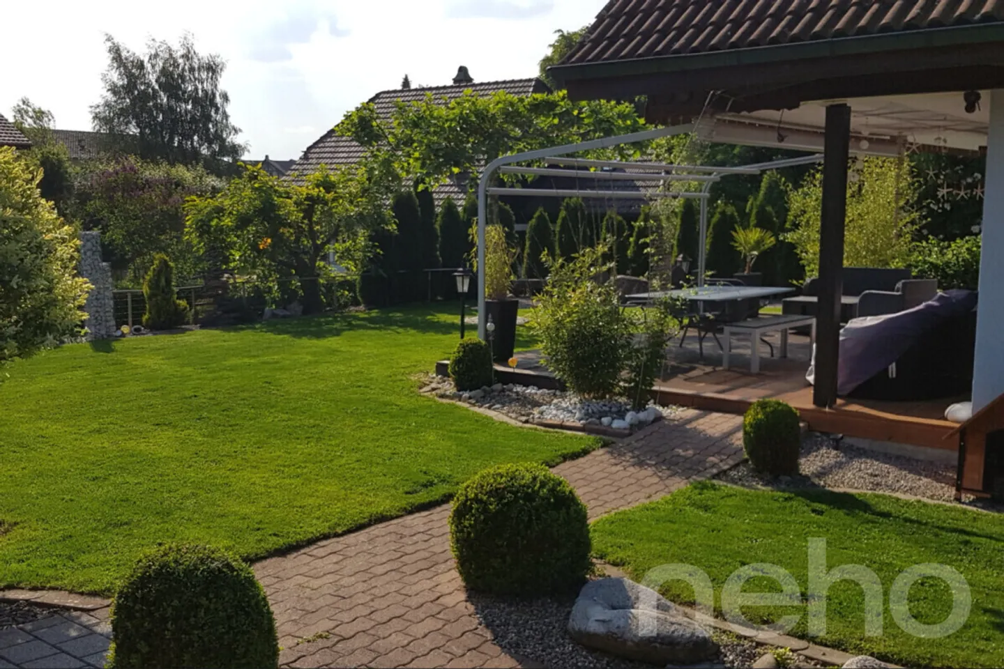 Casa unifamiliare in un tranquillo quartiere familiare con ampi spazi - Foto 3 di 12