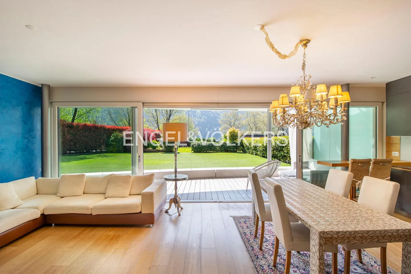 High-quality apartment with garden in the first lake line - Photo 2 of 14