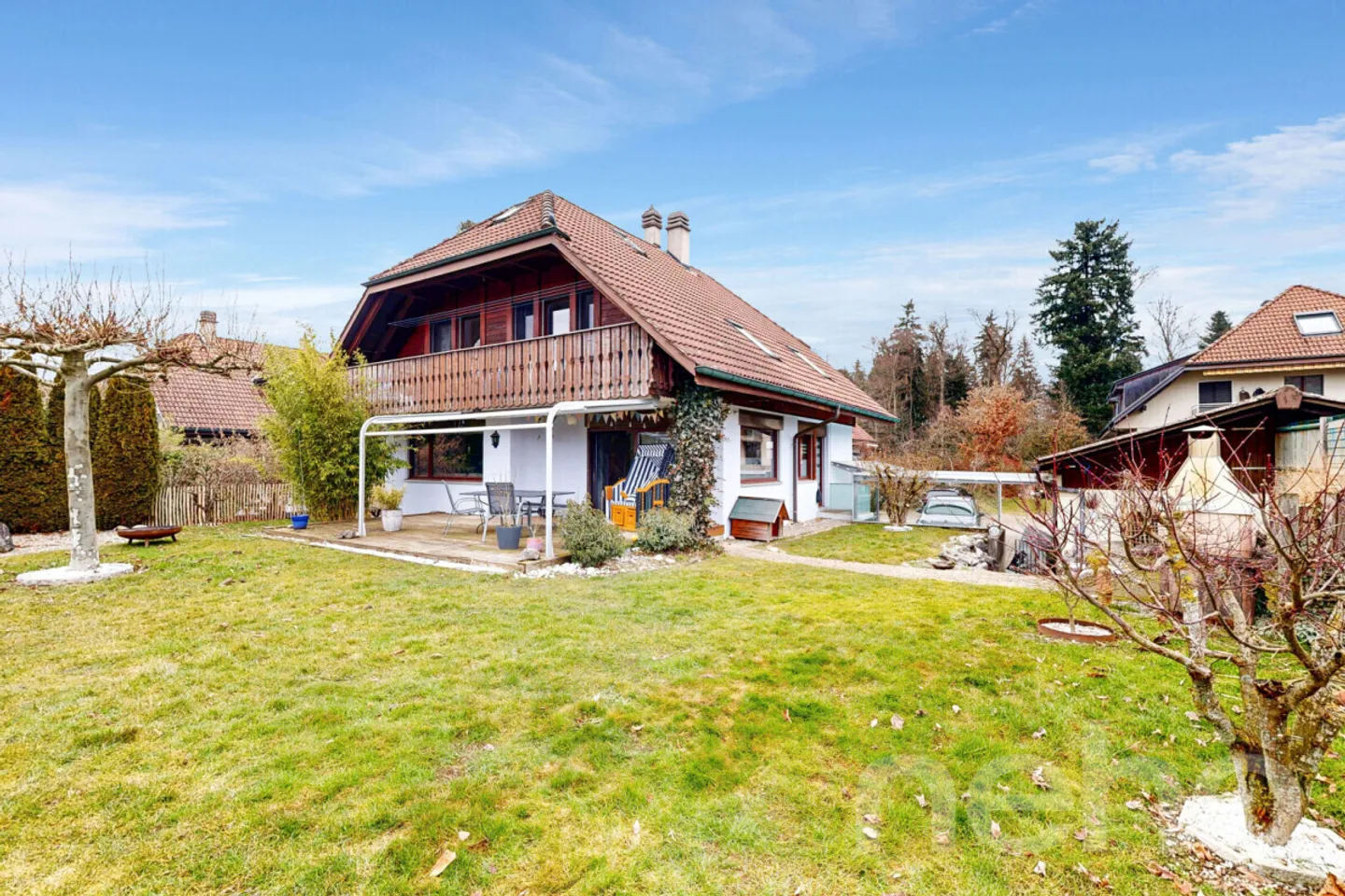 Casa unifamiliare in un tranquillo quartiere familiare con ampi spazi - Foto 2 di 12