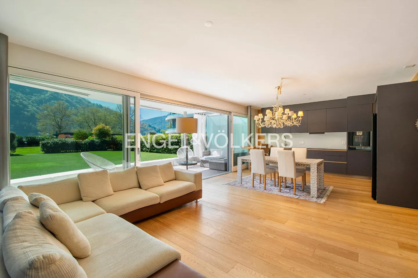 High-quality apartment with garden in the first lake line - Photo 4 of 14