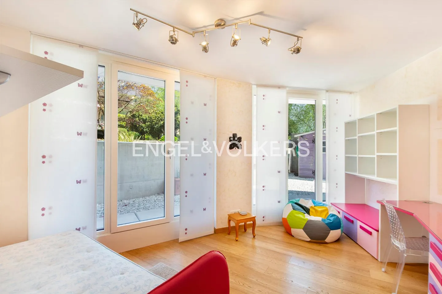 High-quality apartment with garden in the first lake line - Photo 11 of 14