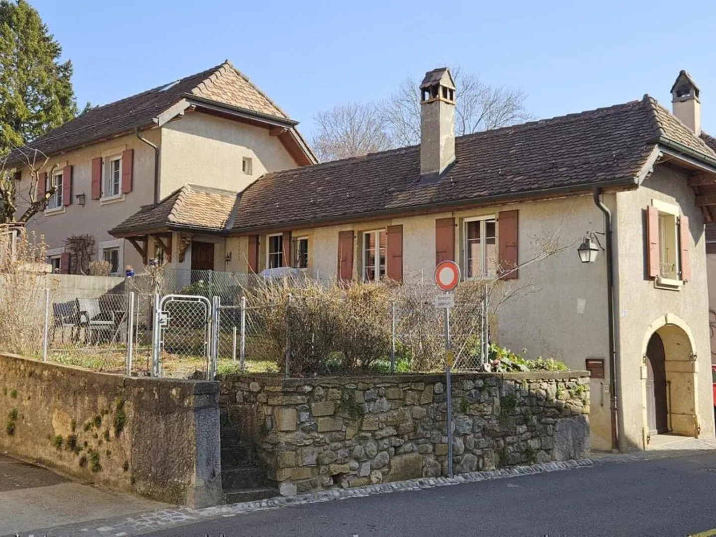 Grange de village avec grand jardin - Photo 1 sur 10