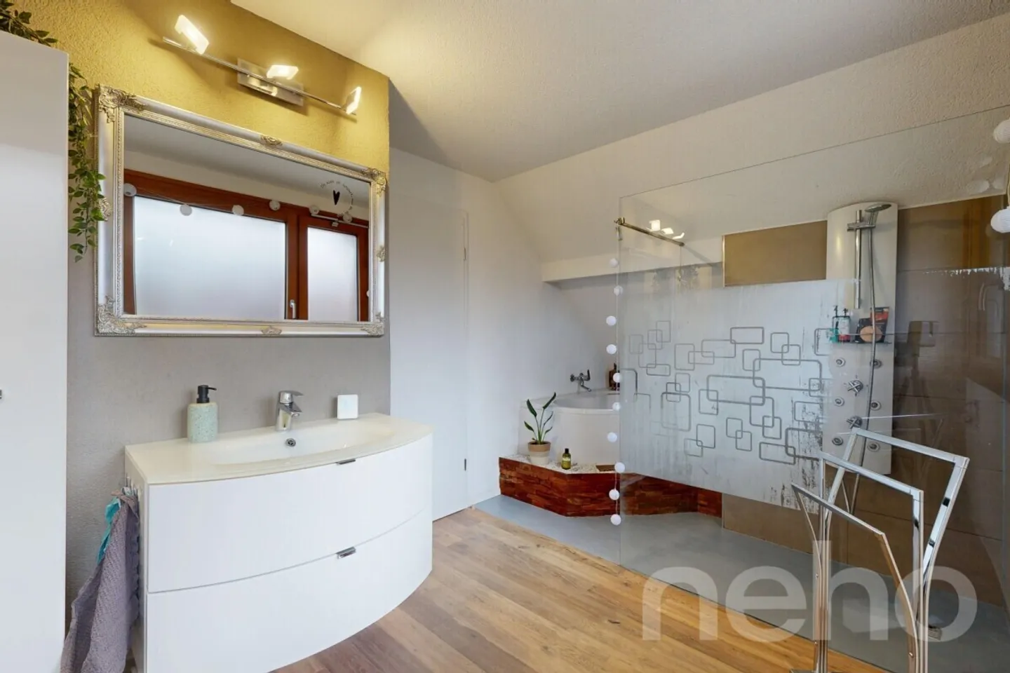 Casa unifamiliare in un tranquillo quartiere familiare con ampi spazi - Foto 8 di 12