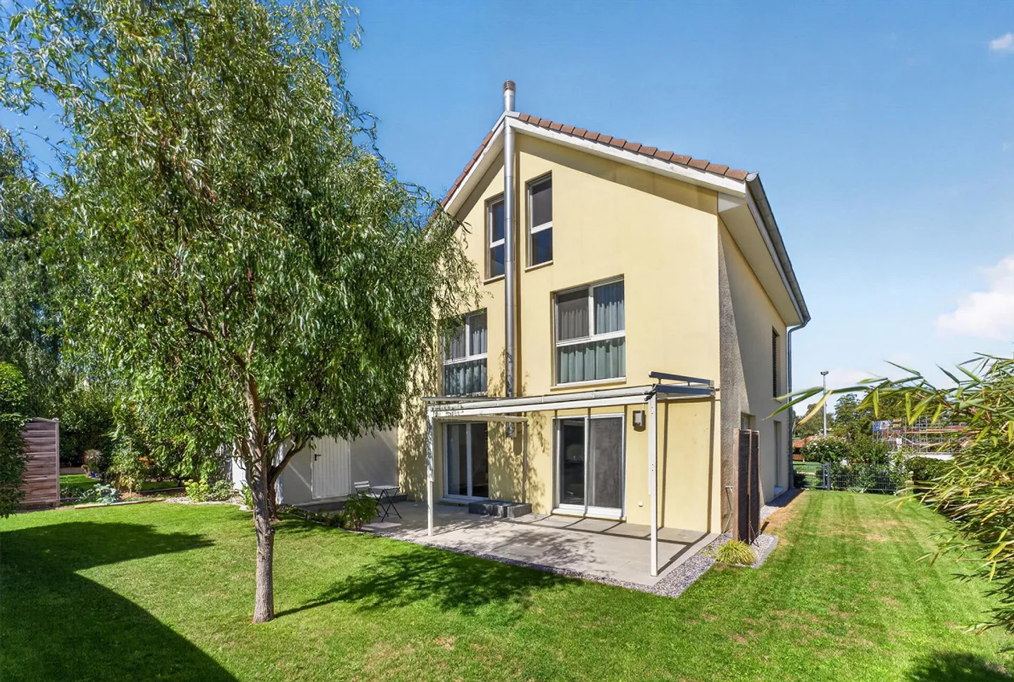 Very generous, beautiful semi-detached family house in a top location - Photo 1 of 20