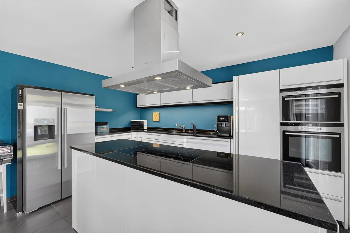 Very generous, beautiful semi-detached family house in a top location - Photo 3 of 20