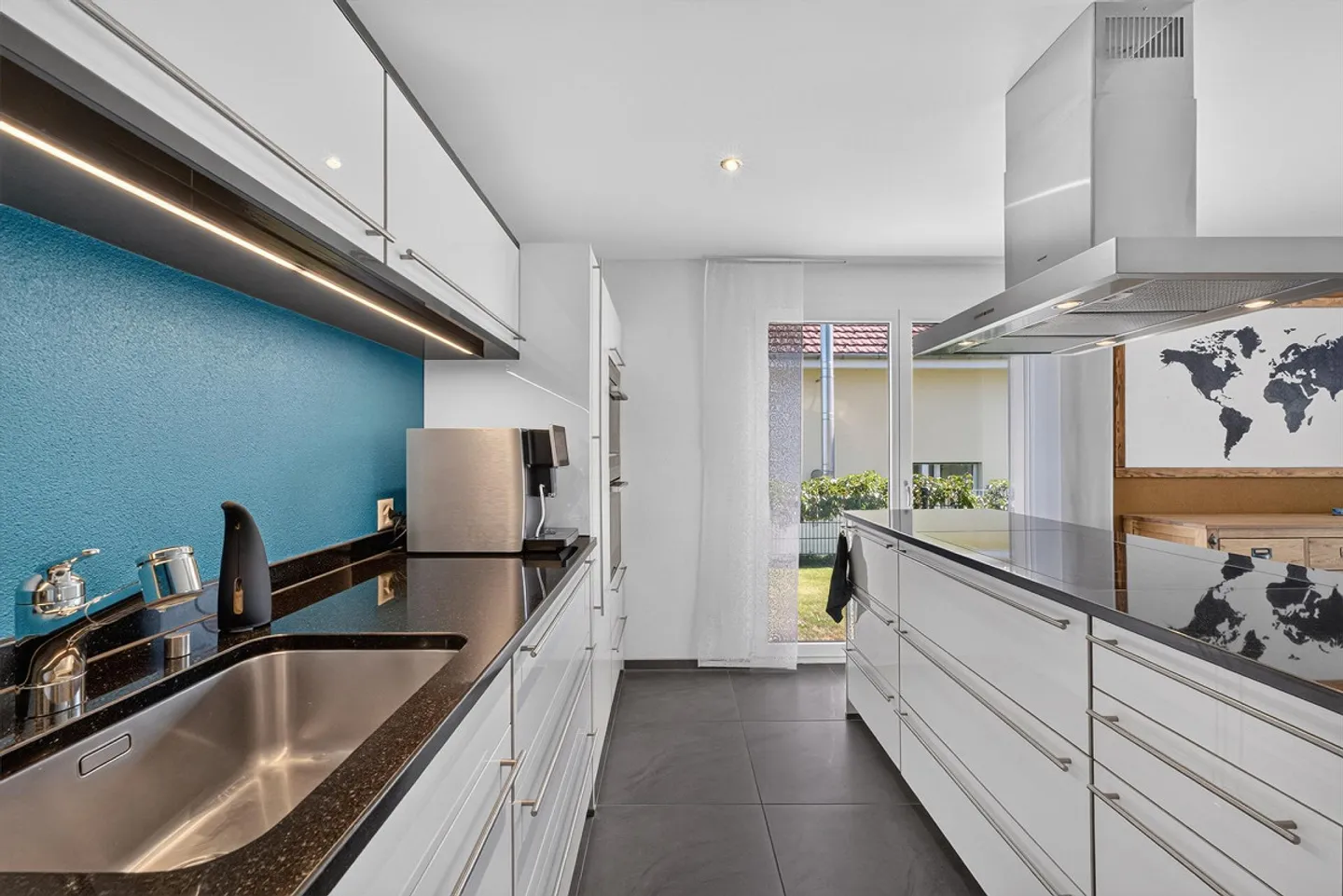 Very generous, beautiful semi-detached family house in a top location - Photo 4 of 20