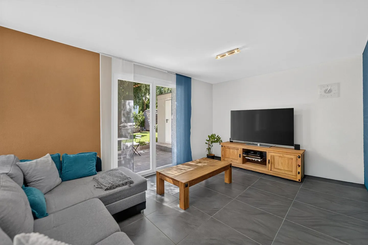 Very generous, beautiful semi-detached family house in a top location - Photo 6 of 20