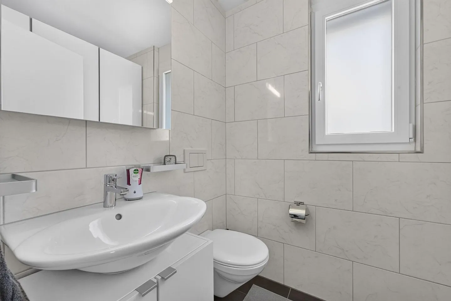 Very generous, beautiful semi-detached family house in a top location - Photo 8 of 20
