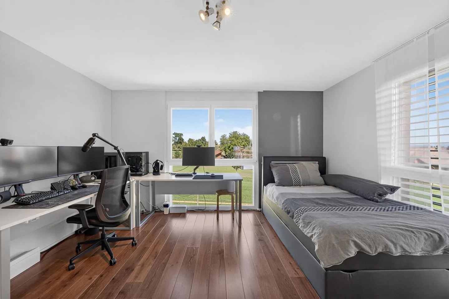 Very generous, beautiful semi-detached family house in a top location - Photo 9 of 20