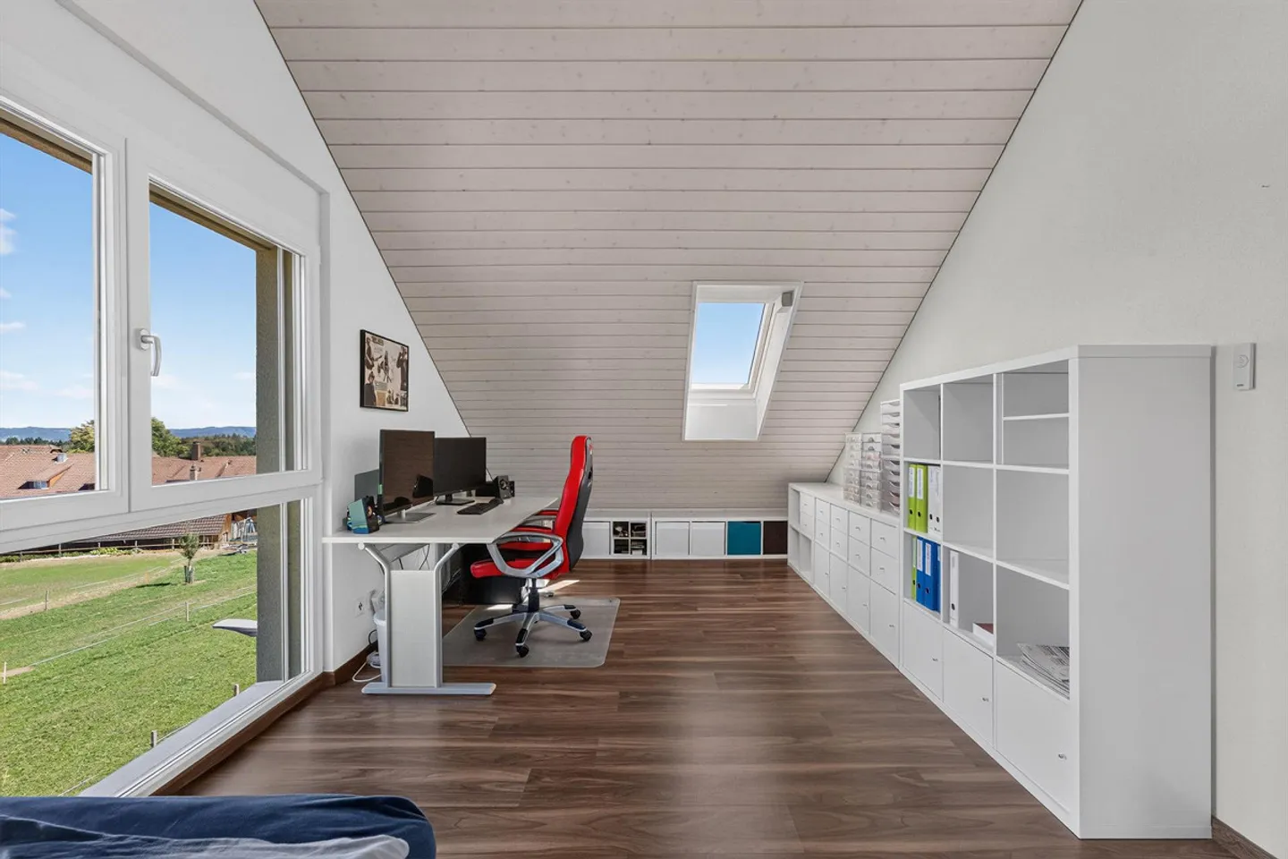 Very generous, beautiful semi-detached family house in a top location - Photo 13 of 20