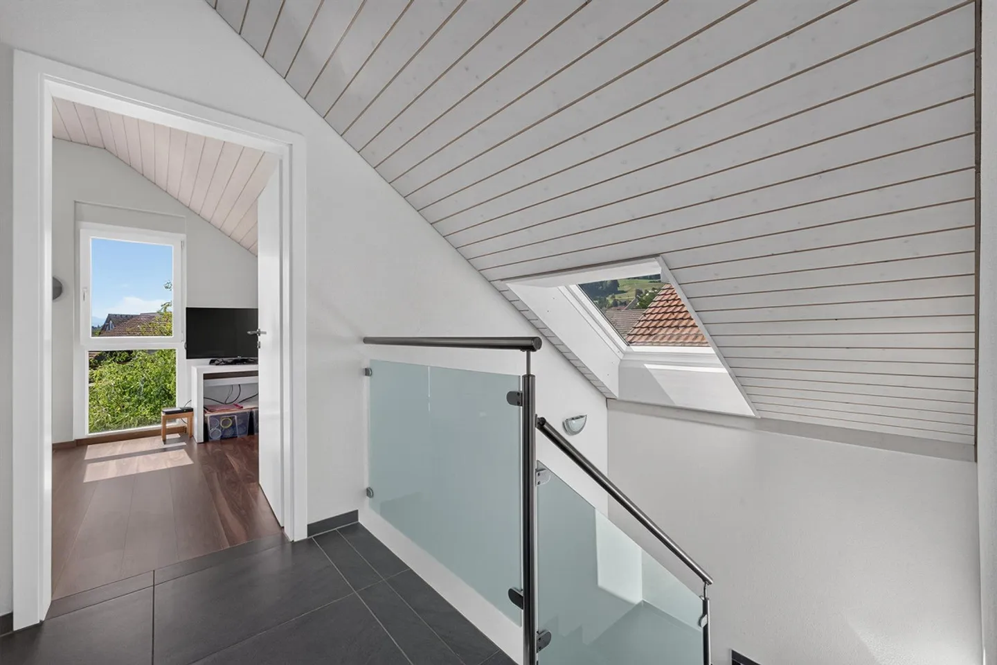 Very generous, beautiful semi-detached family house in a top location - Photo 14 of 20