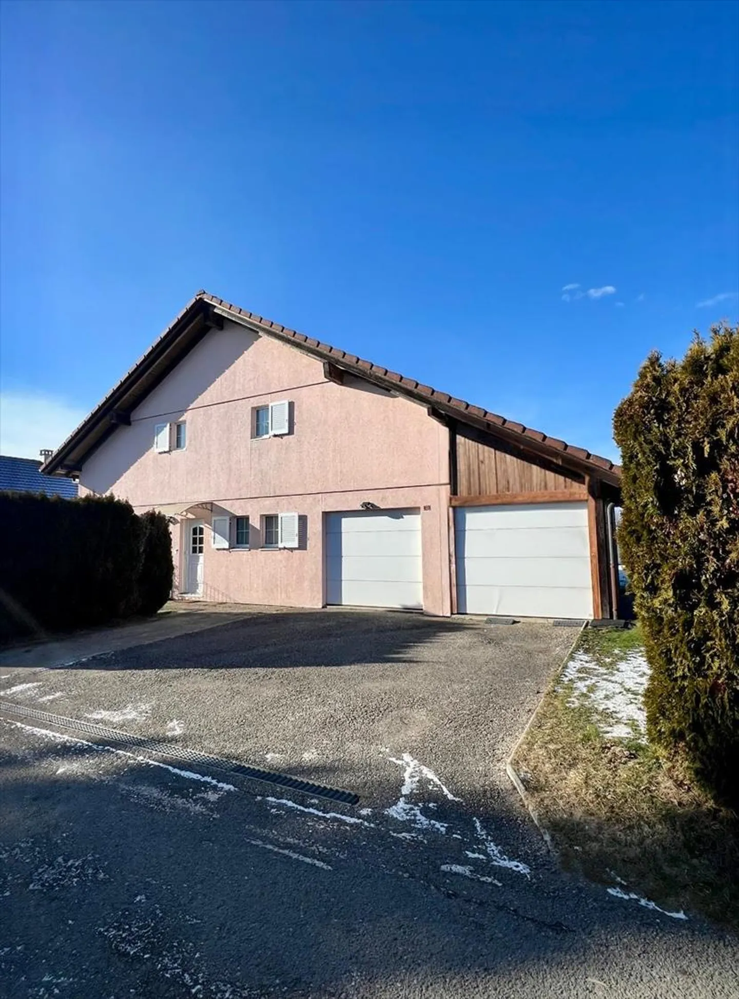 Villa indipendente di 6,5 locali con grande giardino - Foto 1 di 8