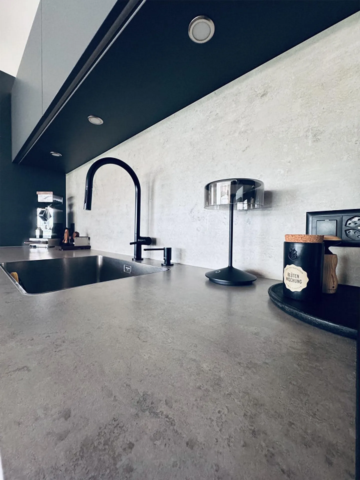 HIGH-END TERRACE APARTMENT WITH "LICENSE TO CHILL" - FACTOR - Photo 5 of 13