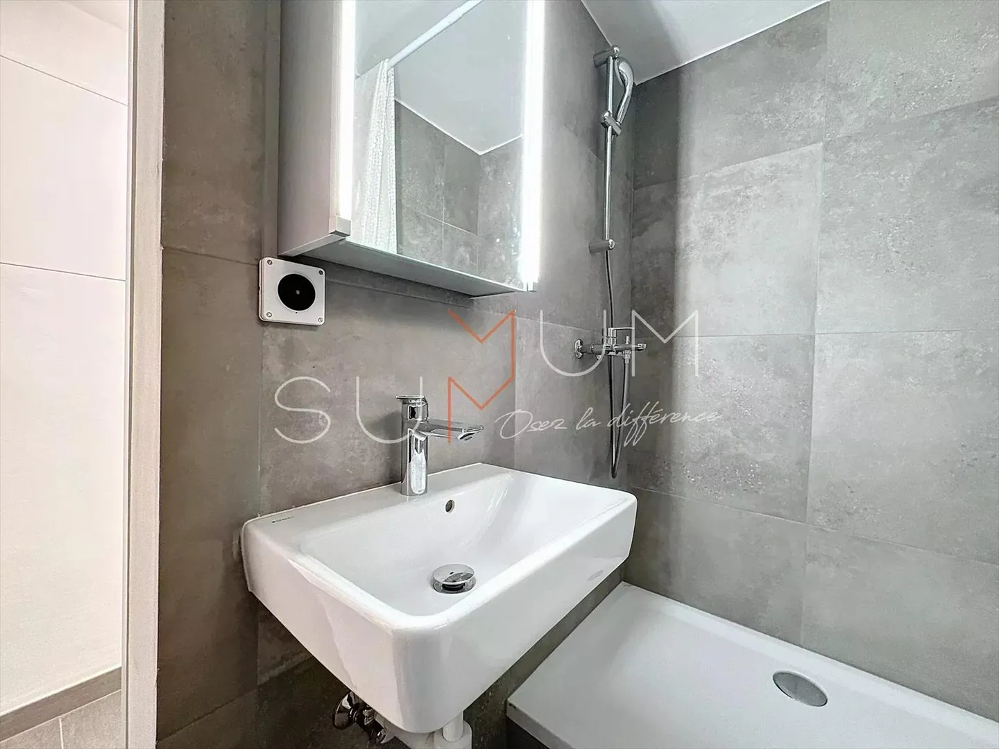 Renovated studio loft for rent - Photo 5 of 7