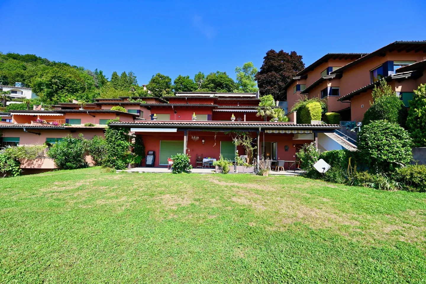 Appartamento raffinato con vista sul lago di Lugano, ristrutturato nel 2022 - Foto 3 di 12