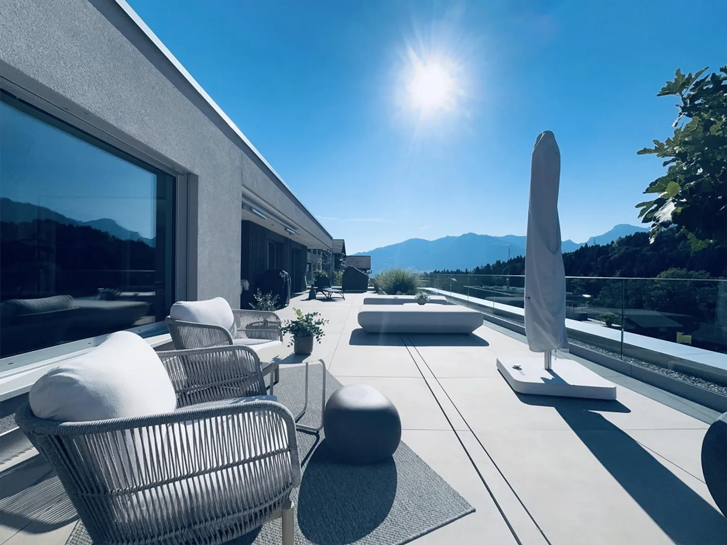 HIGH-END TERRACE APARTMENT WITH "LICENSE TO CHILL" - FACTOR - Photo 12 of 13