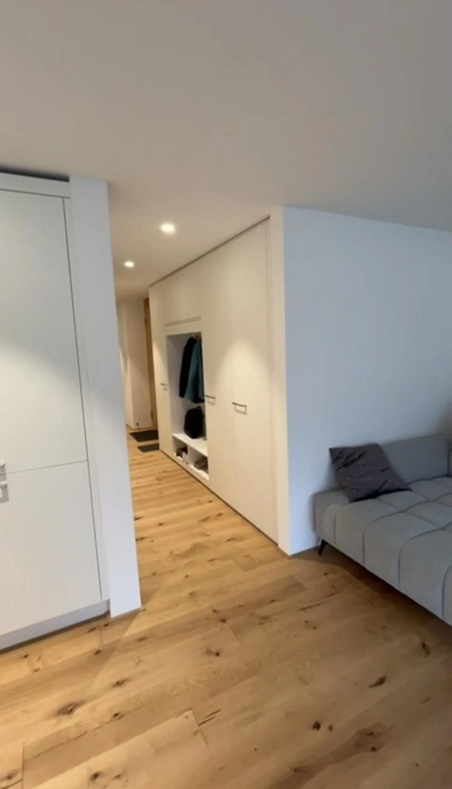 Appartement de 3,5 pièces au rez-de-chaussée avec une vue imprenable sur les montagnes - à partir du 01.10.2026 - Photo 3 sur 10