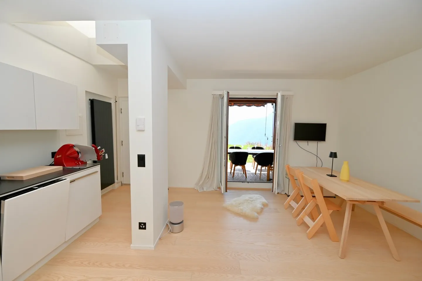 Appartamento raffinato con vista sul lago di Lugano, ristrutturato nel 2022 - Foto 6 di 12