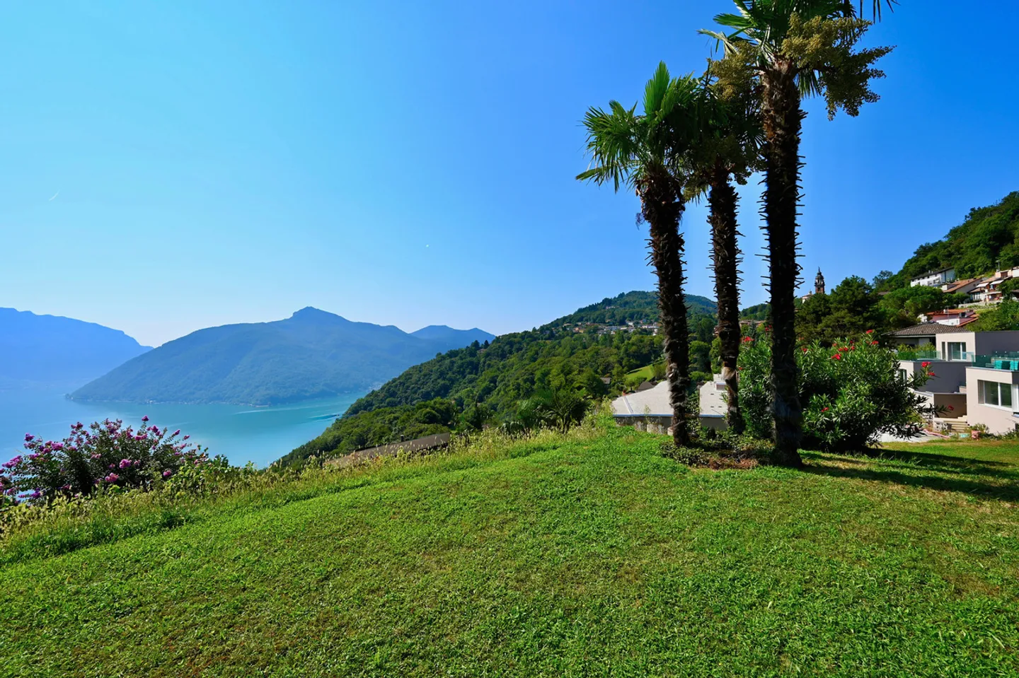 Appartamento raffinato con vista sul lago di Lugano, ristrutturato nel 2022 - Foto 1 di 12