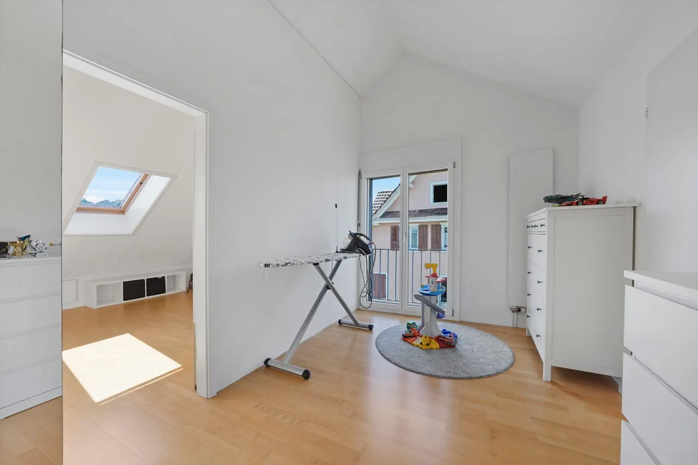 Familienfreundliches Reiheneckhaus in Flawil - Foto 18 von 30