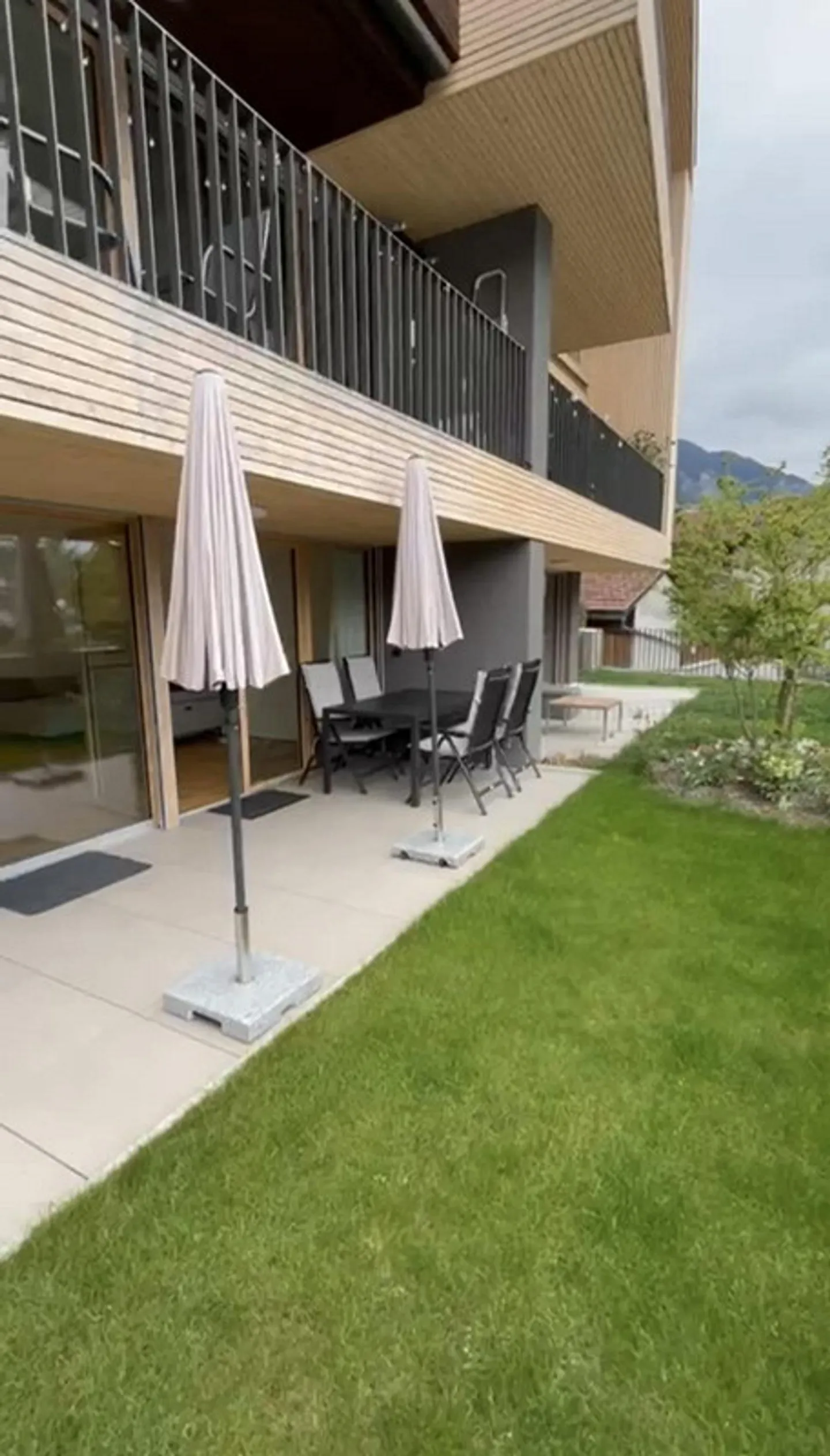 Appartement de 3,5 pièces au rez-de-chaussée avec une vue imprenable sur les montagnes - à partir du 01.10.2026 - Photo 9 sur 10