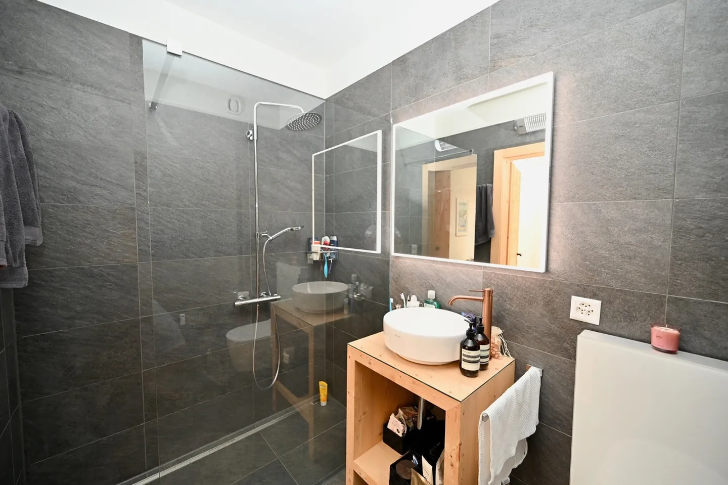 Appartamento raffinato con vista sul lago di Lugano, ristrutturato nel 2022 - Foto 11 di 12