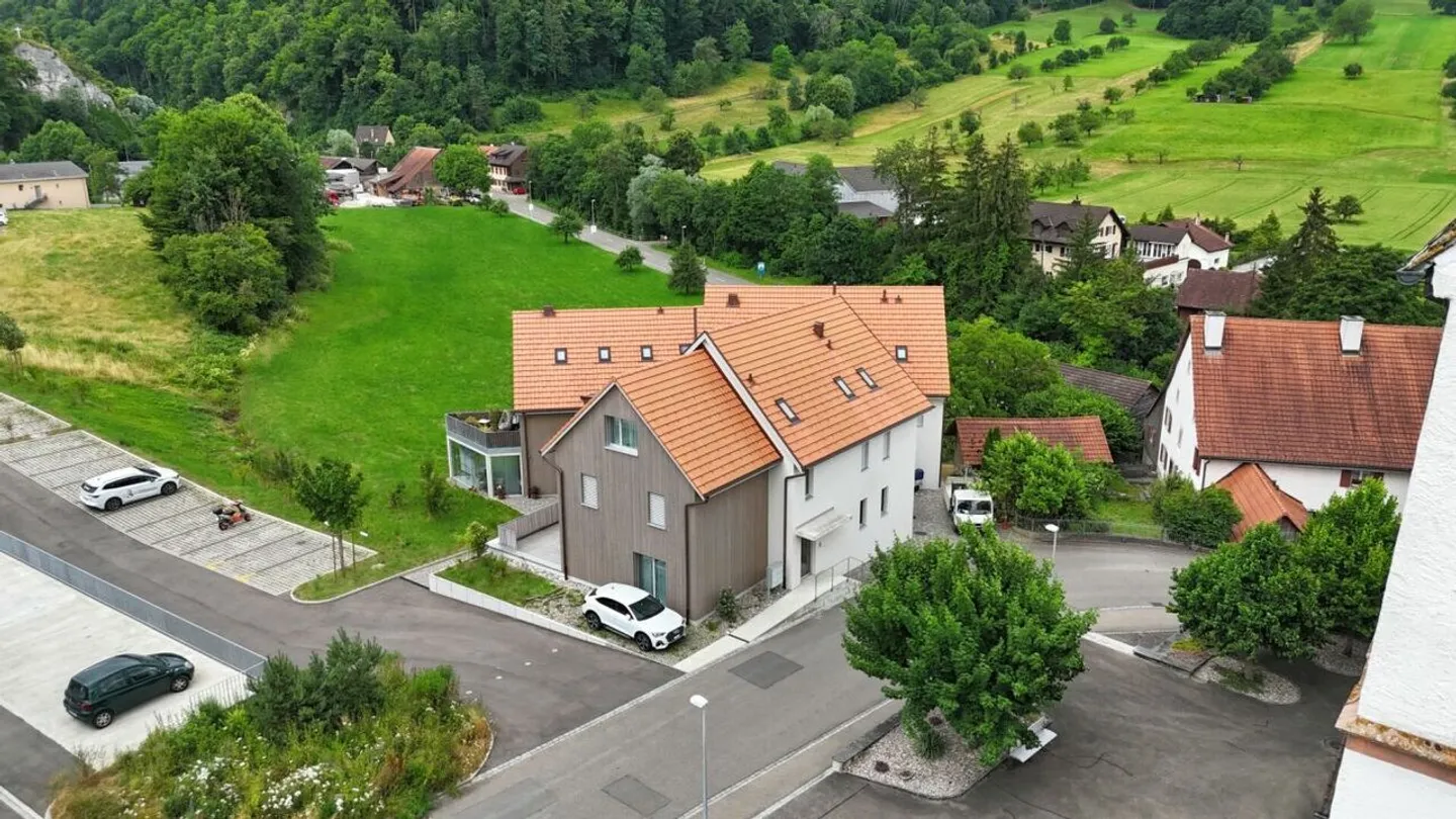 Appartamento moderno di 3,5 locali con torre di lavaggio privata e carport - Foto 1 di 17