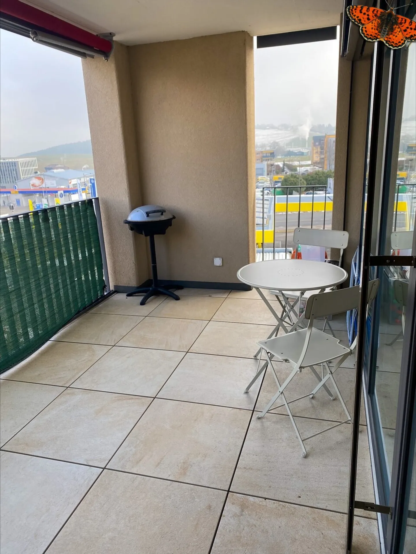 VERY NICE 4 ROOM APARTMENT - With storage and large balcony! - Photo 10 of 11