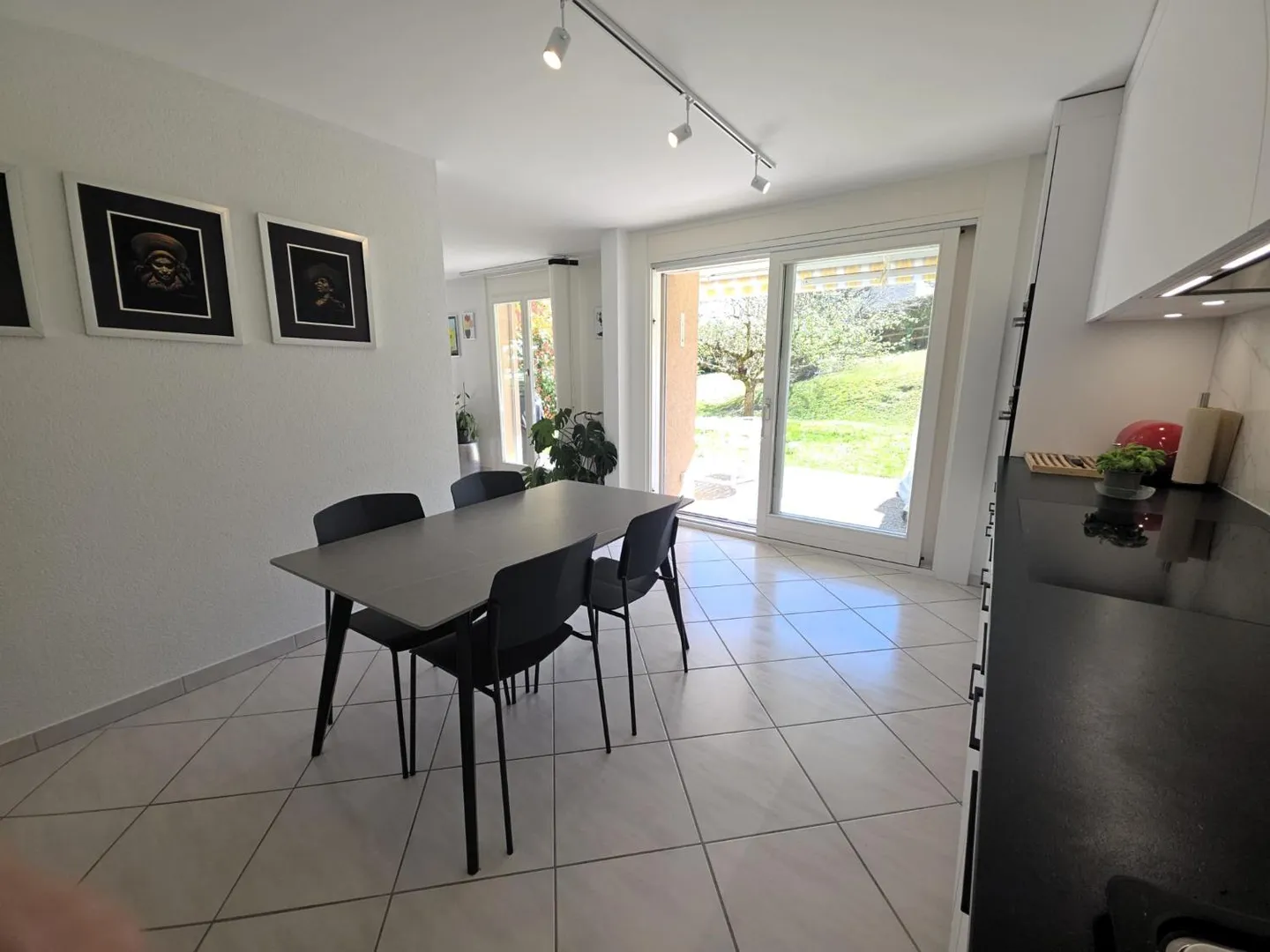 Appartement spacieux avec jardin - Photo 5 sur 10