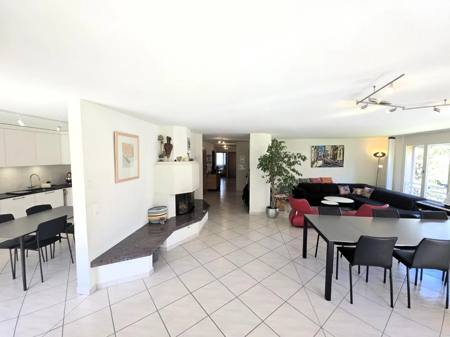 Appartement spacieux avec jardin - Photo 6 sur 10