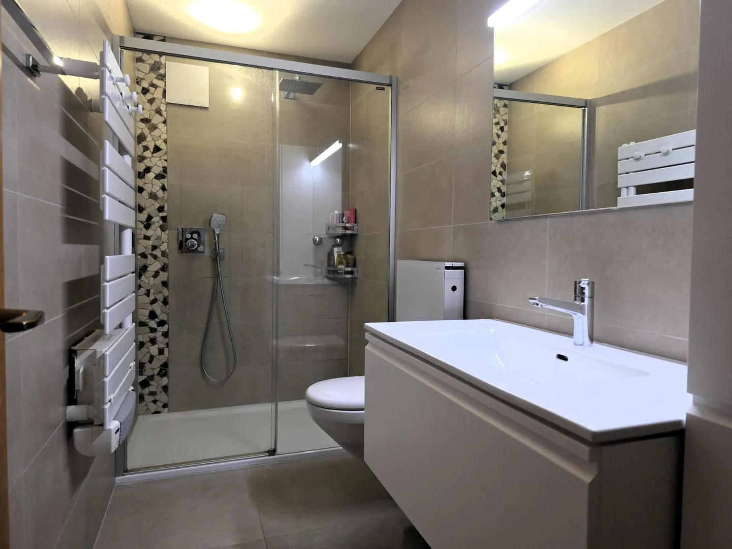 Appartement spacieux avec jardin - Photo 8 sur 10