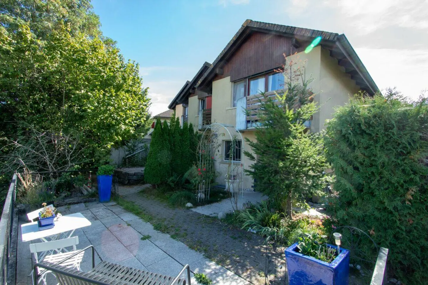 Maison Mitoyenne Charmante - Photo 2 sur 18