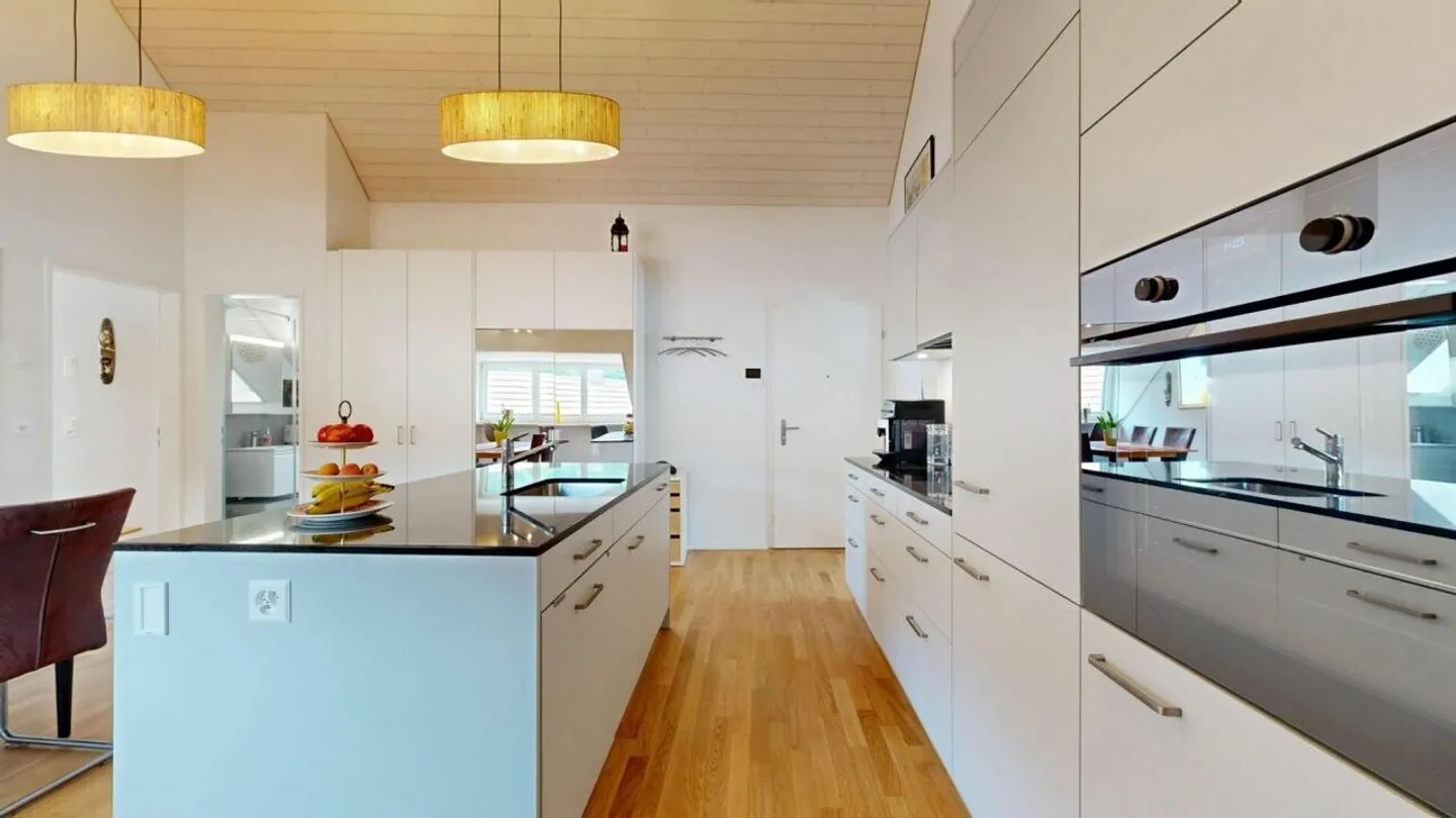Appartamento moderno di 3,5 locali con torre di lavaggio privata e carport - Foto 2 di 17