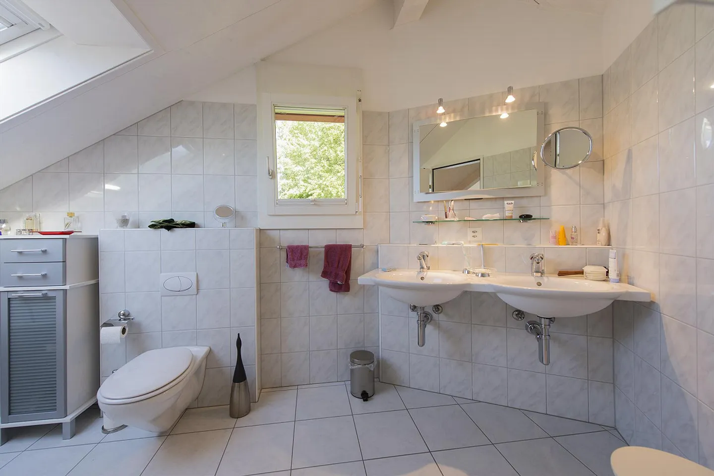 3½-Room Attic Apartment in a Quiet Location with Wonderful Views - Photo 5 of 13