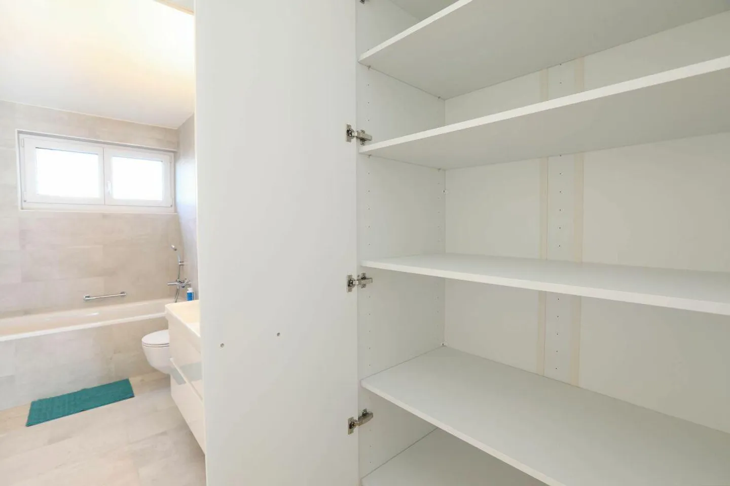 Modern 4-room apartment in Aesch - Photo 4 of 10