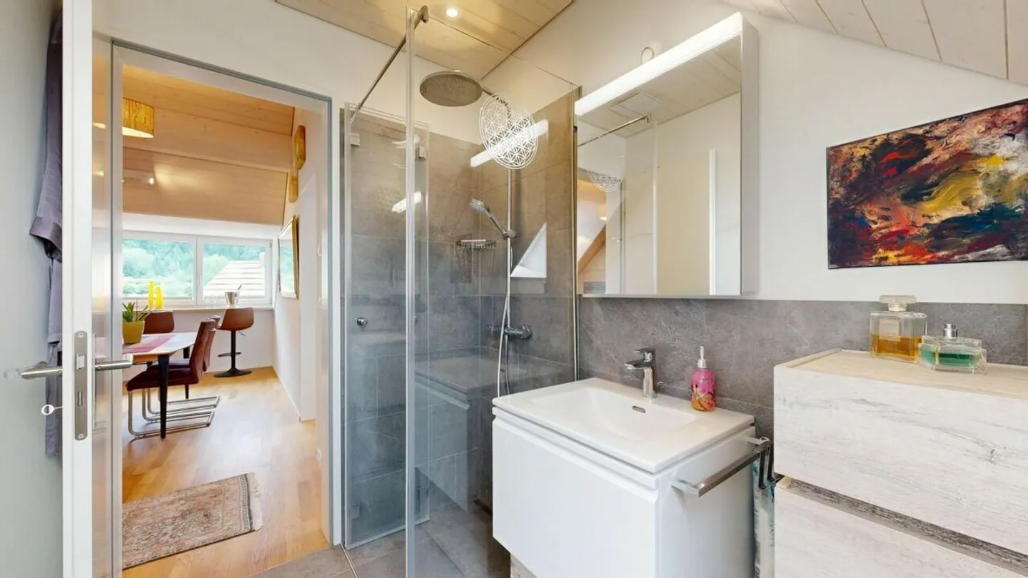 Appartamento moderno di 3,5 locali con torre di lavaggio privata e carport - Foto 7 di 17