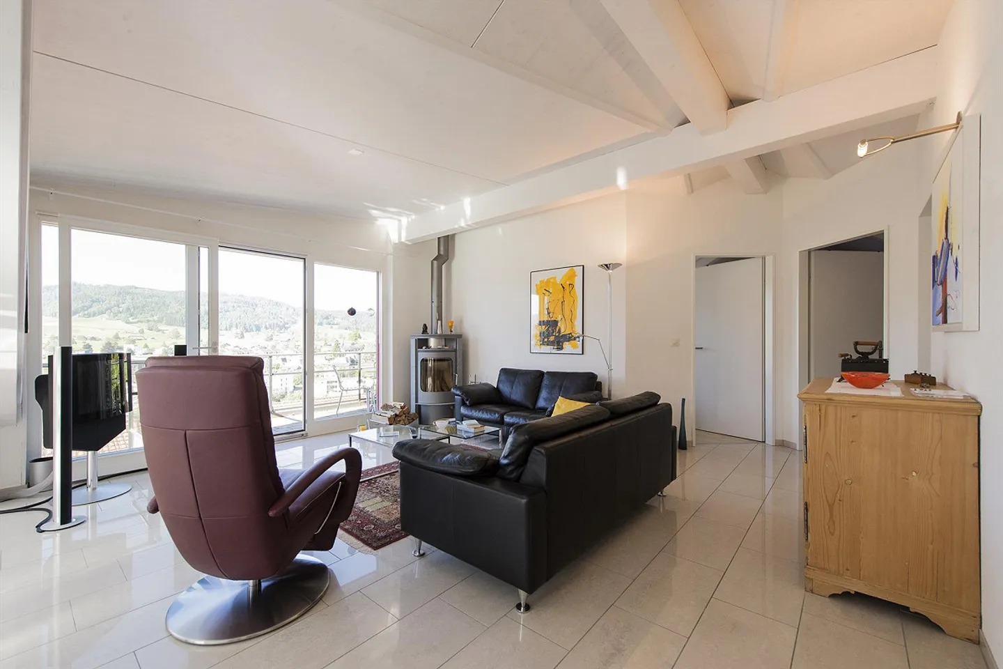 3½-Room Attic Apartment in a Quiet Location with Wonderful Views - Photo 10 of 13