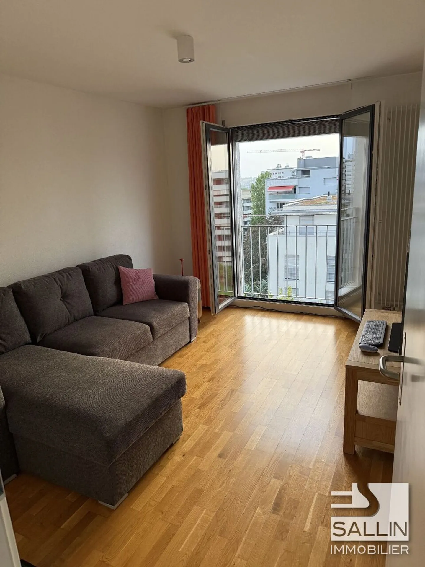 Bright 4.5-Room Apartment - Photo 4 of 14