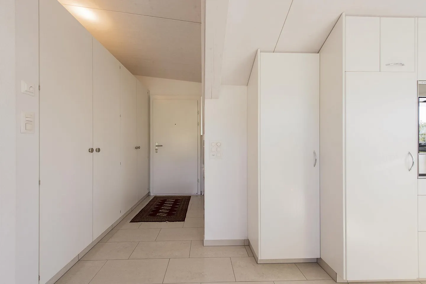 3½-Room Attic Apartment in a Quiet Location with Wonderful Views - Photo 12 of 13