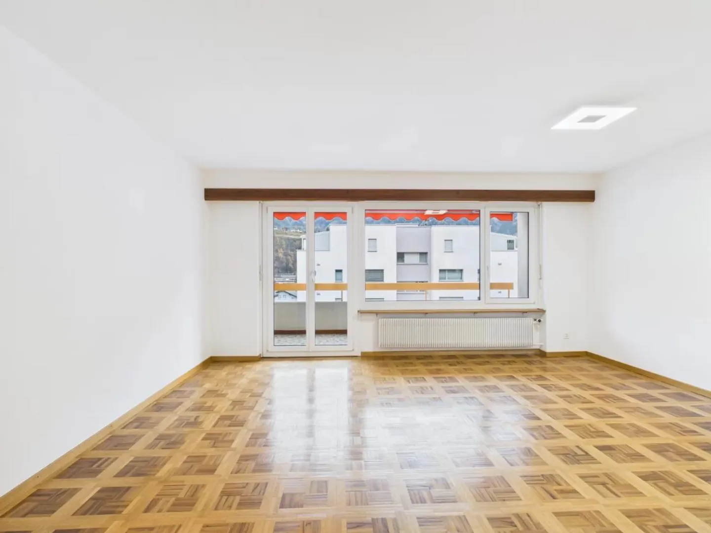 Bright family apartment in an ideal location in Naters - Photo 2 of 10