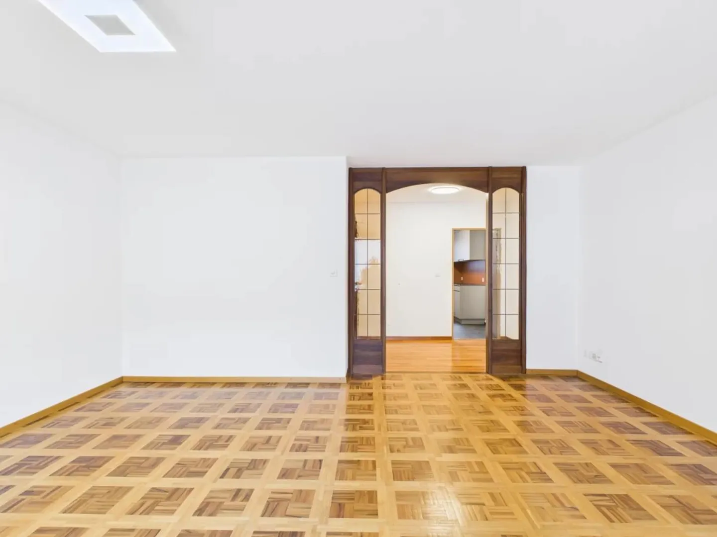 Bright family apartment in an ideal location in Naters - Photo 3 of 10